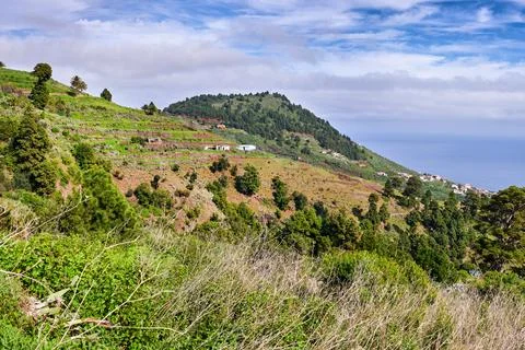Blue sky, view and mountain with nature, location and environment for touri.. Foto stock