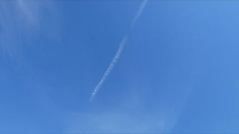 Blue sky whispy clouds time lapse Видео 88644086