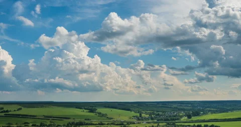 Blue sky white clouds background timelapse. Beautiful weather at cloudy heaven Stock-Footage 112675268