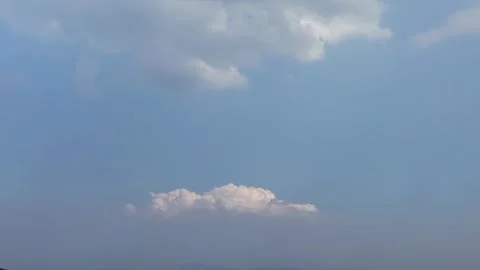 Blue sky with white clouds background Vidéo 339528484
