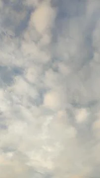 Blue sky, white clouds, background weather nature air atmosphere Foto stock