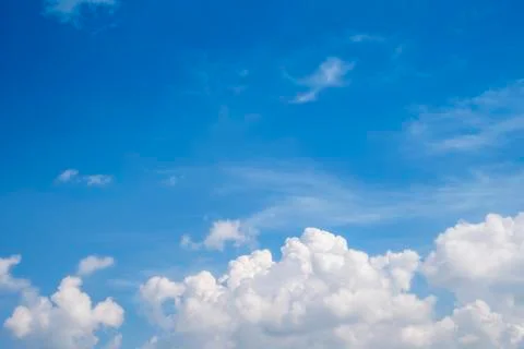Blue sky with white clouds, clear blue sky with plain white cloud with space Foto stock