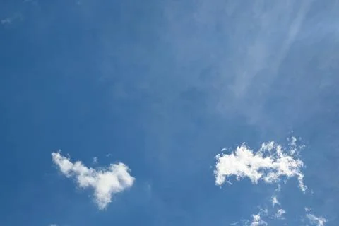 Blue Sky with White Clouds, Copy Space Background Stockfoto's