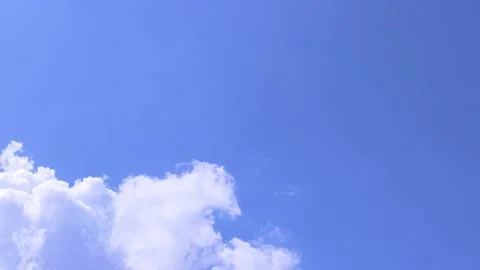 Blue sky with white clouds moving Stock-Footage 160111718