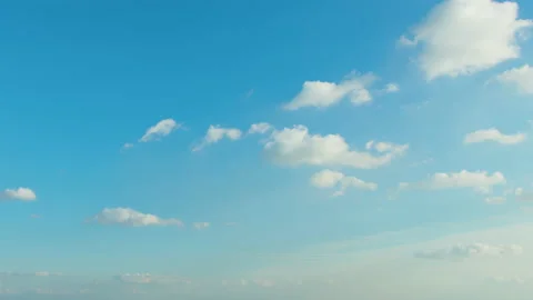 Blue sky white clouds. Puffy fluffy white clouds. Cumulus cloud scape timelapse Stockbeeldmateriaal 167257897