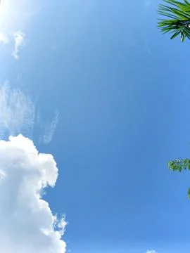 Blue sky with white clouds. The sky is clear and bright, and the clouds are scat Foto stock