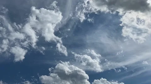 Blue sky with white clouds. Time lapse shooting of cumulus clouds. Video stock 204868887