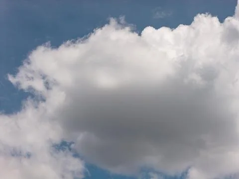 Blue sky with white cumulus clouds on a clear day Stock-Fotos