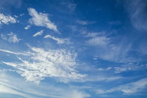 Blue Sky With Wispy Clouds Fotos Stock
