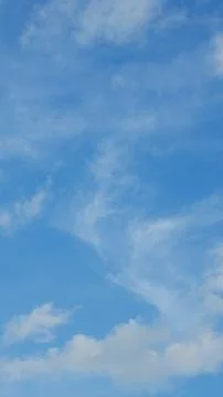 Blue Sky with Wispy Clouds Stockfoto's