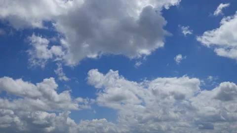 Blue summer sky with cloudy moving fast. Time Lapse footage 스톡 동영상 207480715