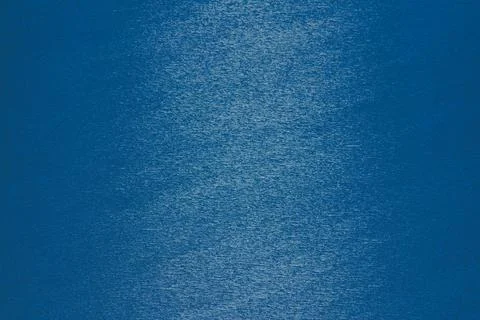 Blue sunlight reflection texture on calm water Foto stock