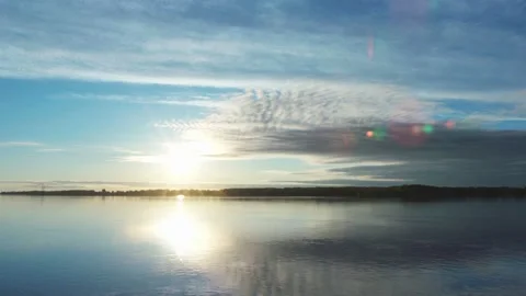 Blue sunrise on river Vídeo Stock 130863872