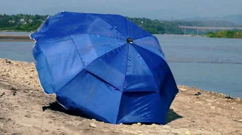Blue sunshade in the wind Stock-Footage 45459401