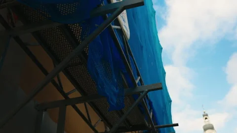 Blue tarp covers the building, clock tower in the background Vídeos de archivo 275113069