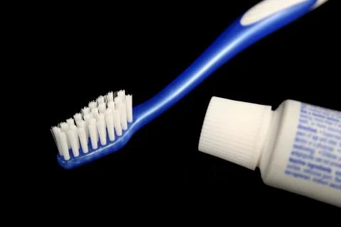 Blue toothbrush and toothpaste Foto stock