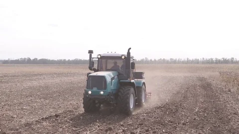 Blue tractor is working in the field 库存影片 82933985