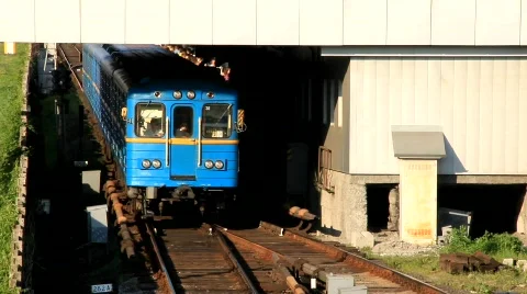 Blue train Stock-Footage 735751