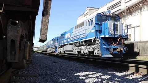 A BLUE TRAIN IN THE LINE Stockbeeldmateriaal 77151730