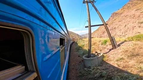 Blue train in the mountains 스톡 동영상 282356822