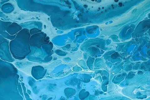 Blue water with floating rocks and bubbles in a natural pond Ilustração Stock