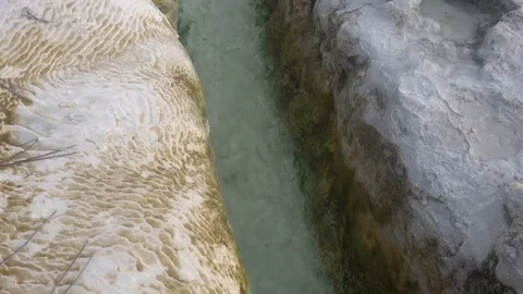Blue water flows down stream in travertine in Pamukkale Stock-Footage 81948639