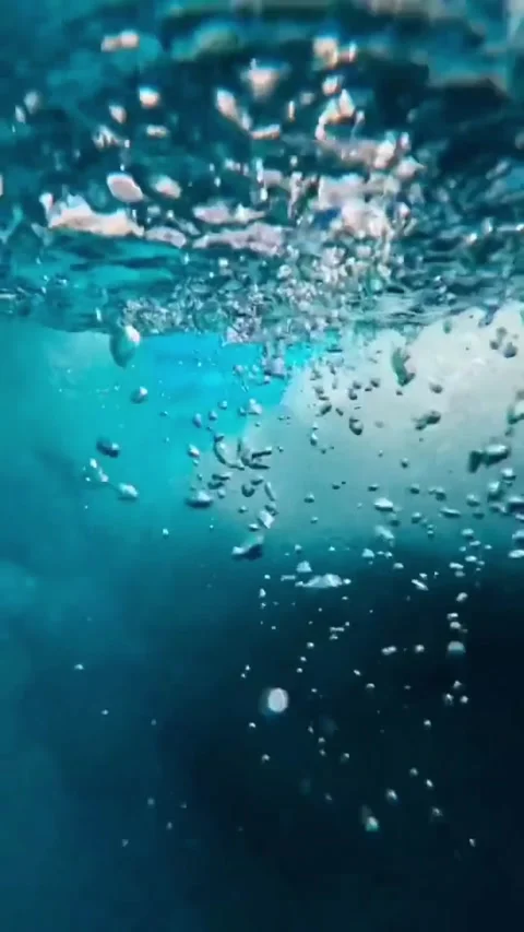 Blue water Stockbeeldmateriaal 330258331