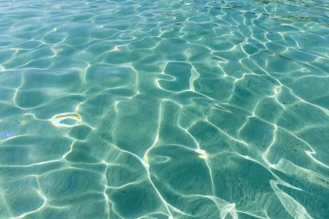 Blue water surface with sun reflections. Background and texture for design. Foto stock