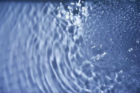 Blue water texture. Bubbles and bubbling water. Foto stock