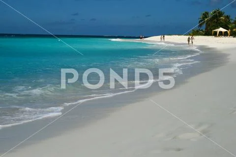 Blue waters on Shoal Beach, Anguilla Stock Photos