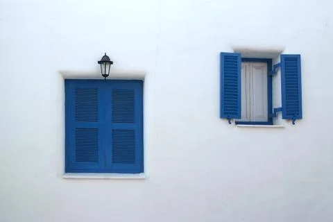 Blue window on the white wall Foto stock