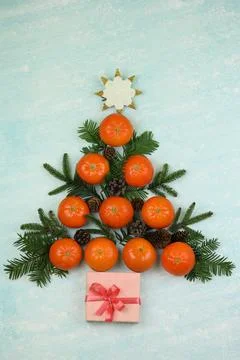 Blue winter background with pattern of christmas decorations Foto stock