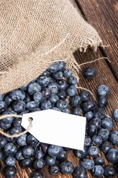 Blueberries with empty tag Foto stock