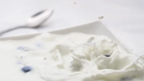 Blueberries falling in milk. Slow motion. Healthy food concept Vidéo 145725786