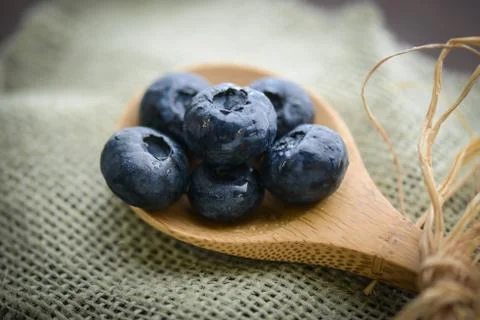 Blueberries on a spoon close up Foto stock