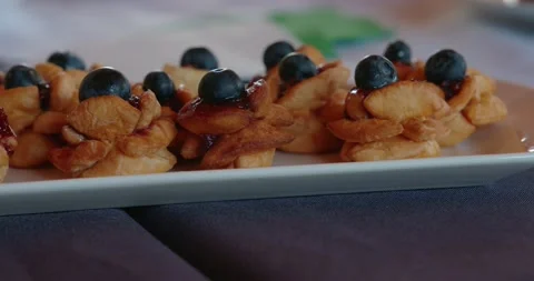 Blueberry muffins, close up 4k Vídeo Stock 140342212