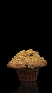 Blueberry Oat Muffin on Black Background with Reflection Fotos Stock