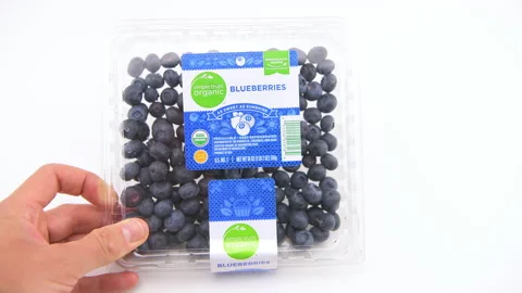 Blueberry plastic container sign label for Kroger Simple Truth organic brand Stock Footage 231587233