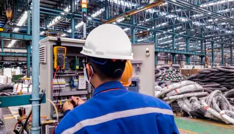 Blur background of electrical engineer are working on factory site, Technicia Foto stock