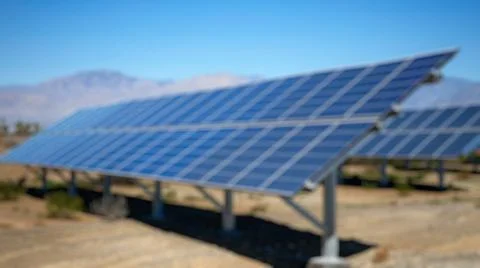 Blur background of solar station panel in the field. Electrical energy. Spate. Foto stock