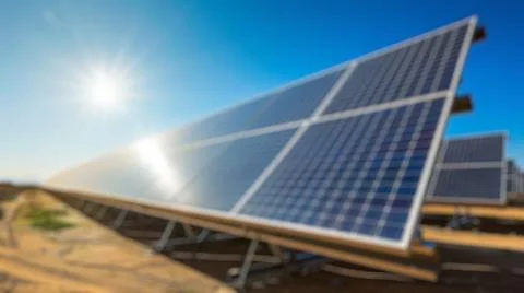 Blur background of solar station panel in the field. Electrical energy. Spate. Foto stock
