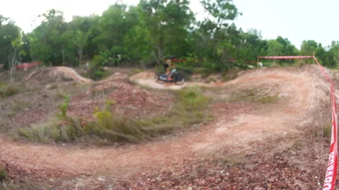 Blur defocus of cyclist ride mountain bike in forest for healthy and leisure  Vídeo Stock 131335573