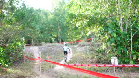 Blur defocus of cyclist ride mountain bike in forest for healthy and leisure  Vídeo Stock 131342689