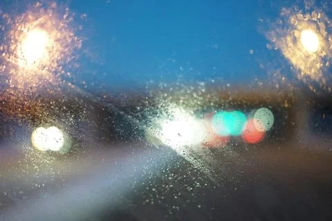 Blur image of trafic lights after snowing. Foto stock