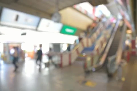 Blur or defocus Background of Escalator in BTS Railway station Foto stock