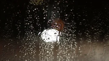 Blurred auto lantern night glass rain Video stock 85676282