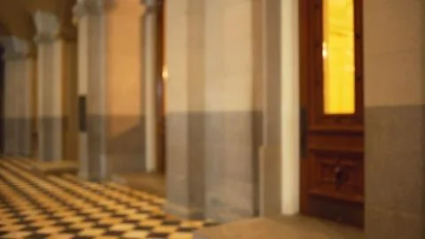 Blurred backdrop of beautiful empty corridor inside State Capitol building Fotos de archivo