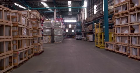 Blurred Background Commercial packaging on steel rack. Vidéo 267686403
