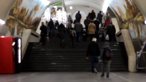 Blurred background crowd of walking people 스톡 동영상 83384312