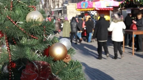 Blurred background defocused silhouets of people at the Christmas fair Stock Footage 119847072